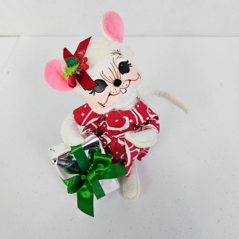 Annalee Christmas Swirl Gift Mouse 2019 Holiday Present Whimsical Collector
